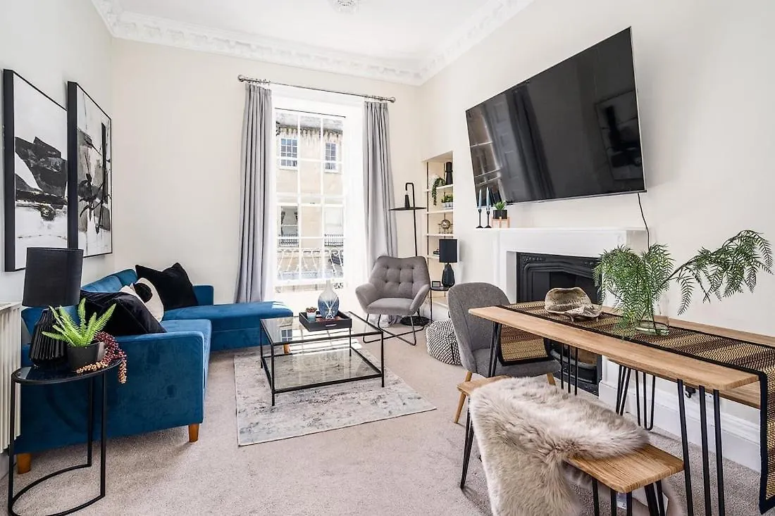 Brand New Listing Beautiful 2 Bedroom Apartment Bath Holiday home