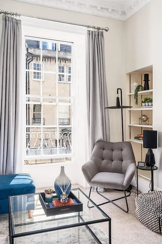 Vakantiehuis Brand New Listing Beautiful 2 Bedroom Apartment Bath